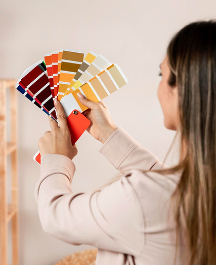 close-up-woman-holding-palette-colours.jpg