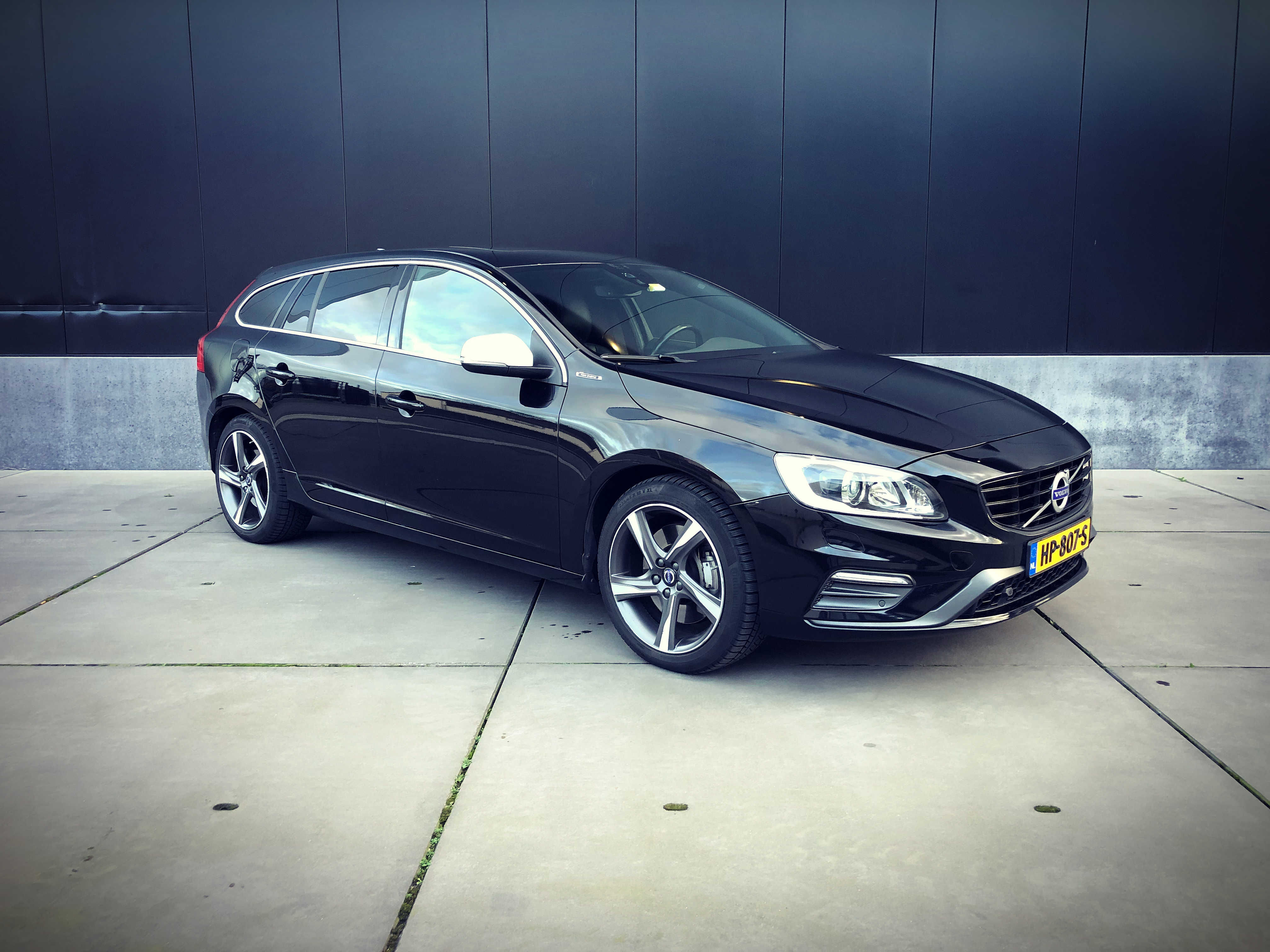 Volvo V60 D6 Twin Engine R-Design