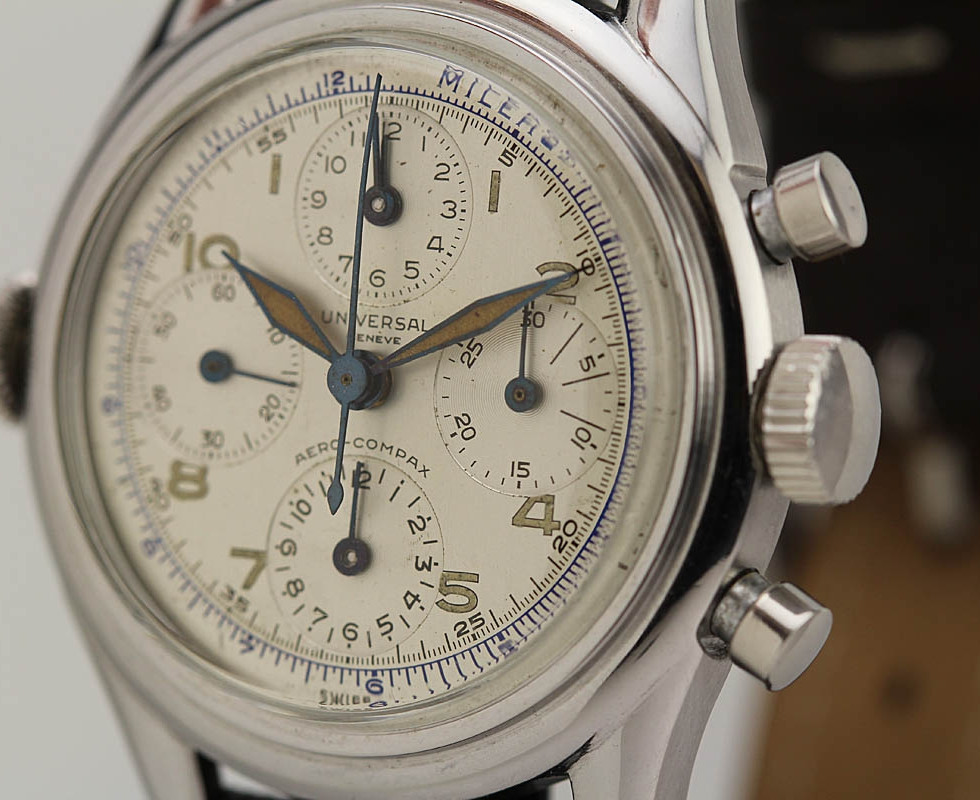 Crown Side And Dial Of 1943 Stainless Steel Vintage Universal Genève Aero-Compax Wrist Watch Ref. 22290