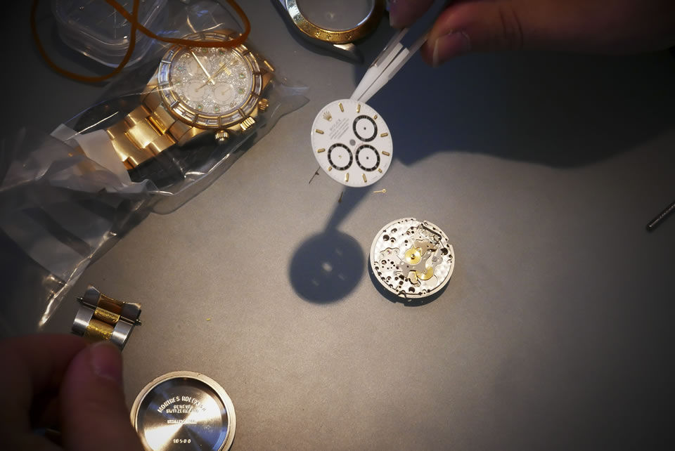 Inspecting Watches At Parma