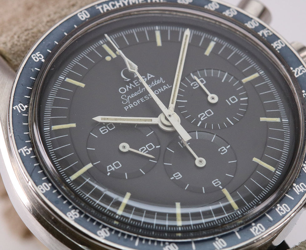 Close Up Of 1969 Omega Speedy Ref 145022-69 w/ Rare 220 Bezel