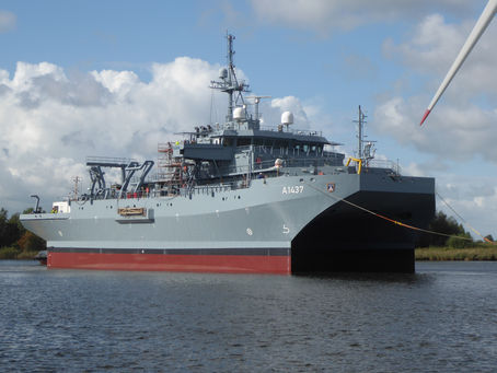 Marine-Forschungsschiff „Planet“ bei Bredo wieder ausgedockt