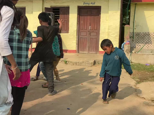 02/2025 - Chepang Hostel -fröhliche Kinder beim Tanzen zum Abschluß unseres Tagesprogramms
