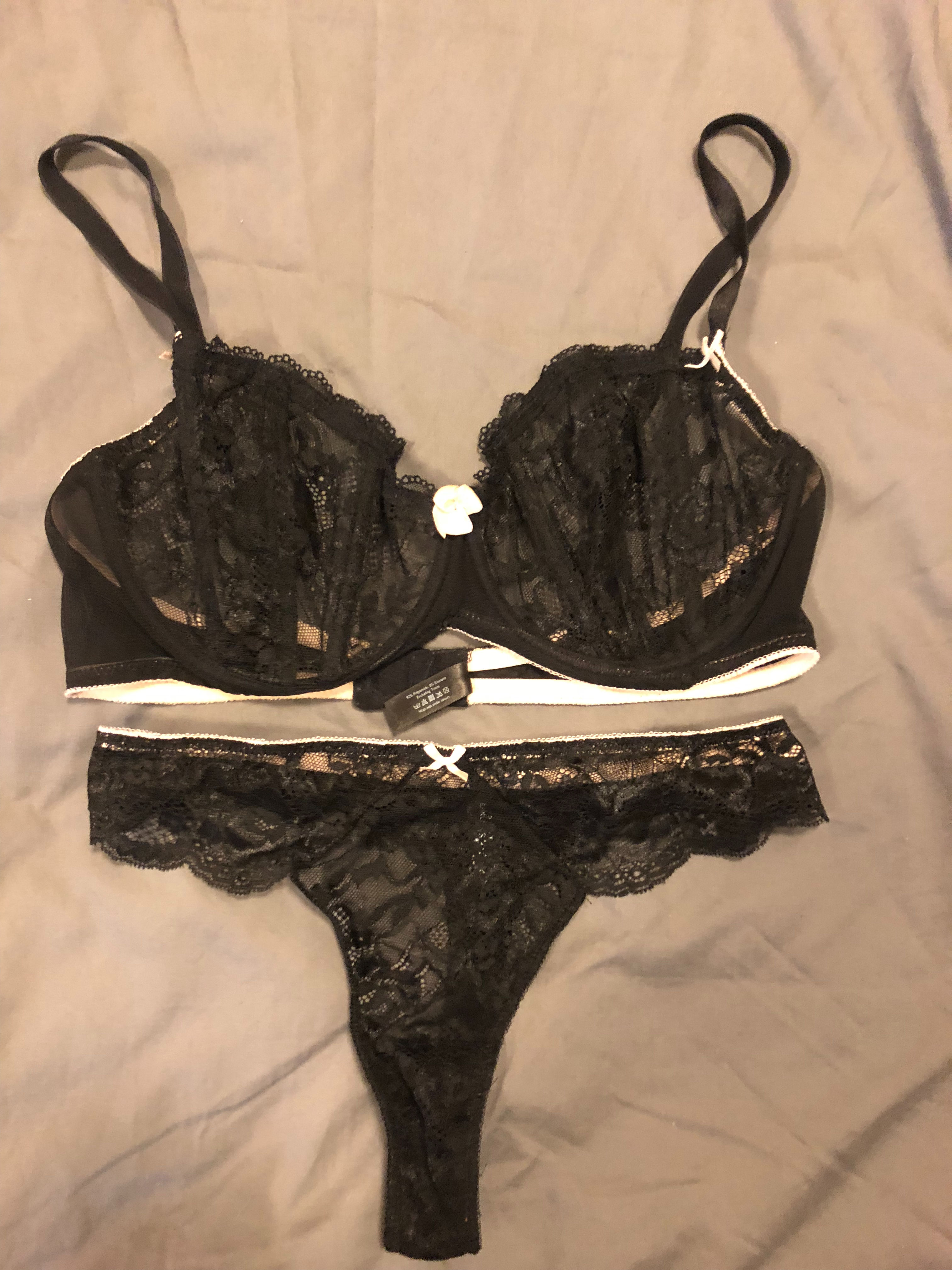 Black boned bra and thong set 