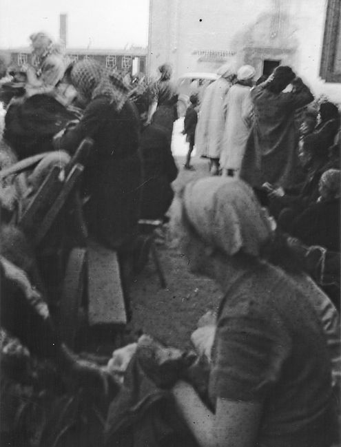 Women and children from Warsaw arrival i