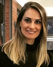 Juliana Diniz, investidora iniciante, destacando a segurança e suporte da BWILD na reforma do seu primeiro imóvel para short stay.