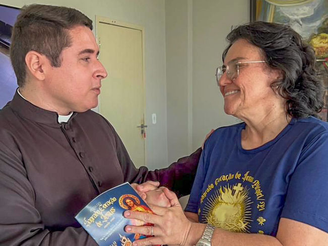 Prefeita de Piripiri recebe convite para Festa do Sagrado Coração de Jesus