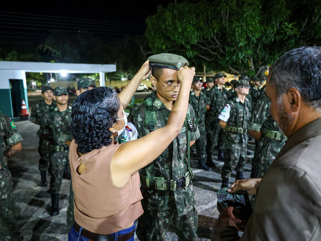 Prefeitura de Piripiri participa de solenidade de entrega de boinas no Tiro de Guerra 10-021