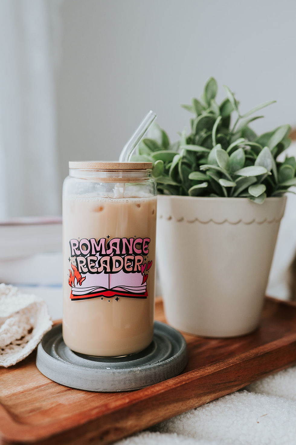 Romance Reader Glass Can w/ Straw