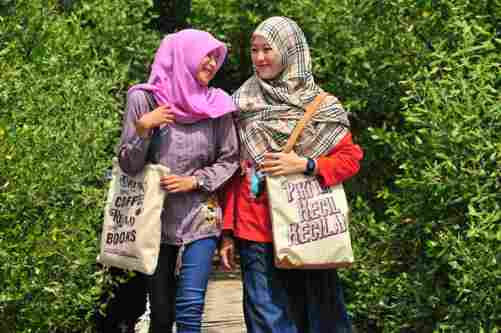 Kebijakan Kantong Plastik Berbayar Tak Bikin Mati Gaya