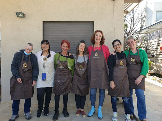 OFFLINE בחימר: חוויה מגבשת ומחברת לצוותים | אצלנו בסטודיו או אצלכם במשרד