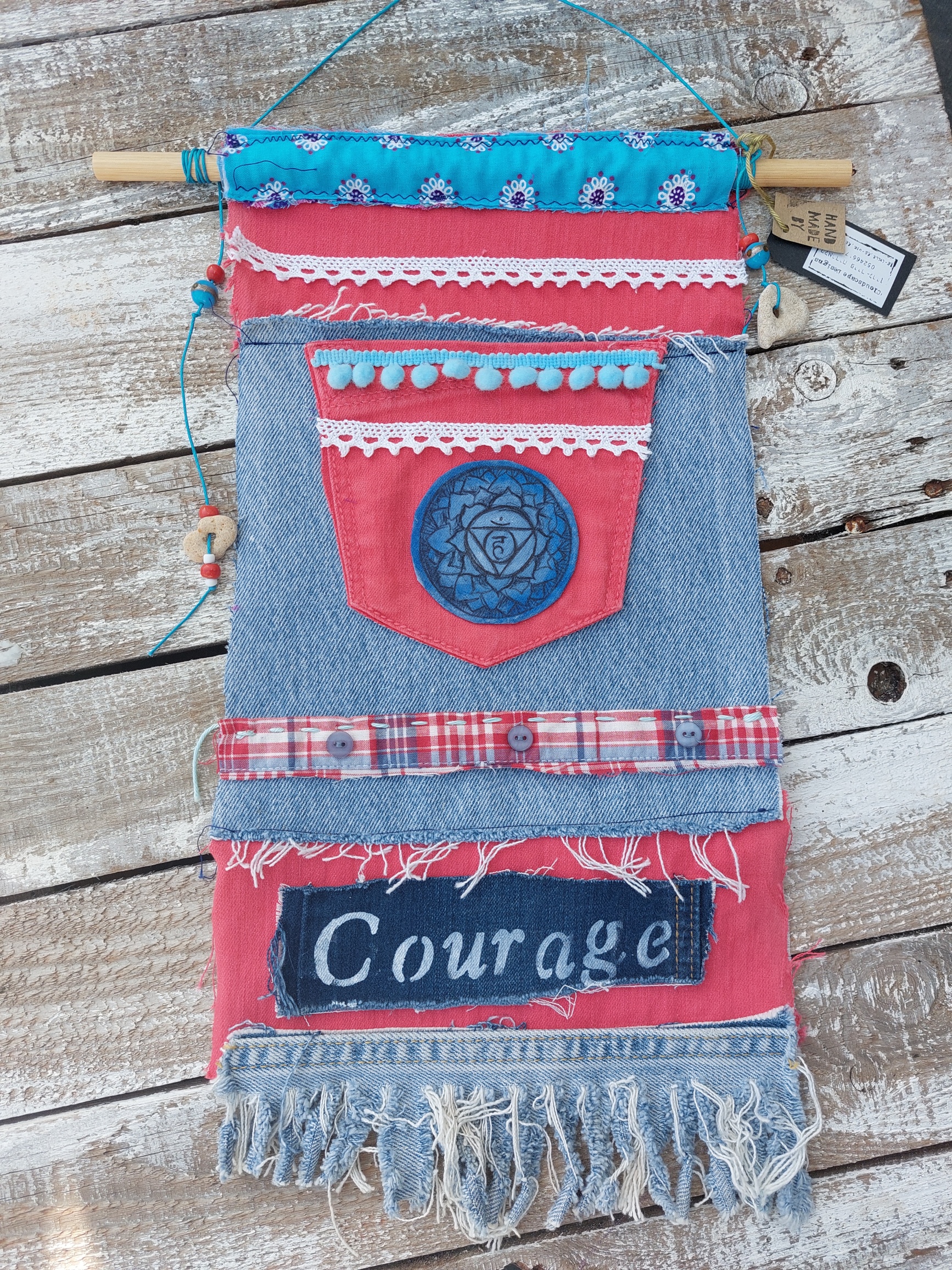 "boho prayer flag, "courage,  דגל השראה