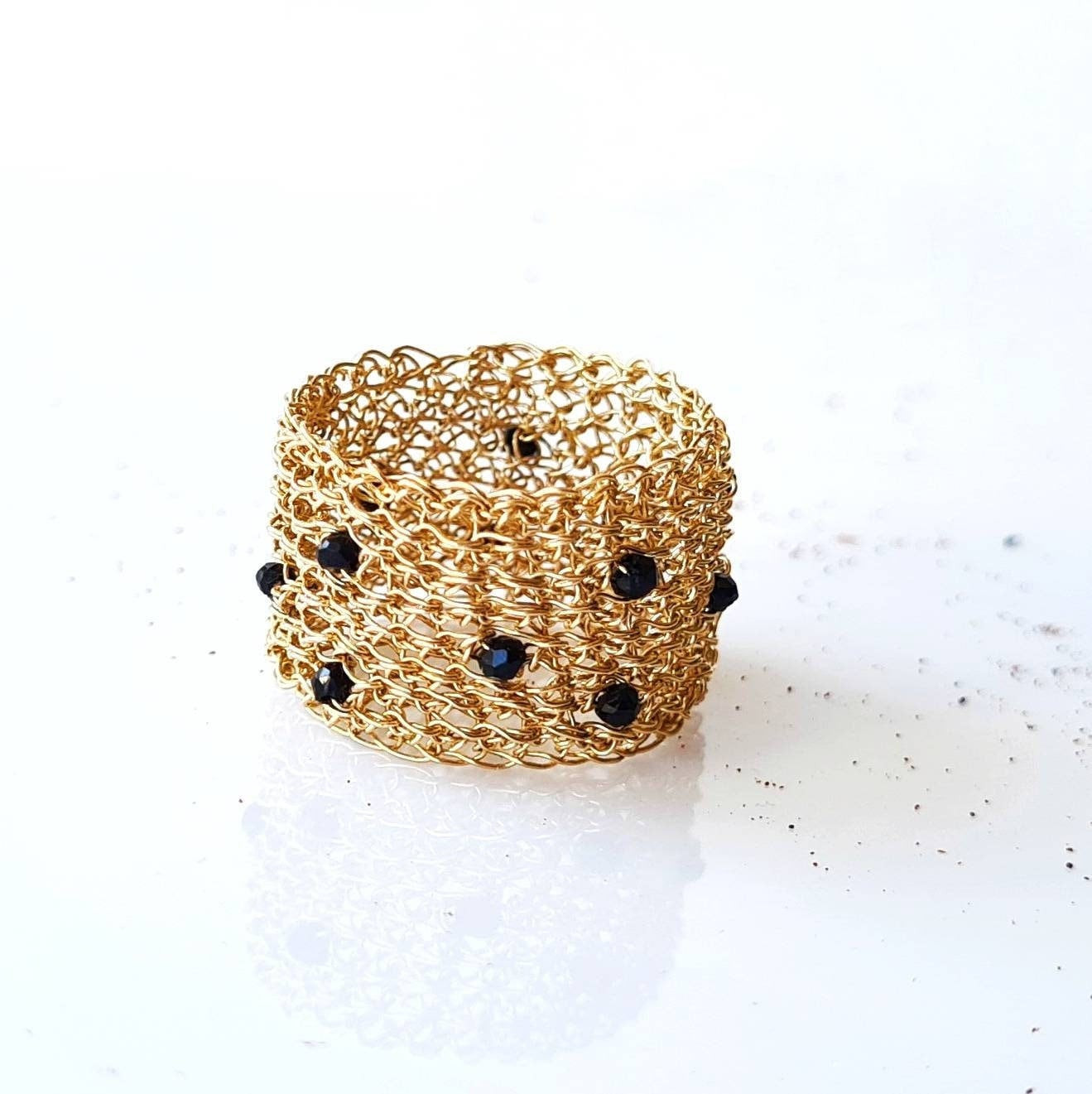 Einat Sandberg |  Wide Gold Black Ring מכסף עבודת יד אמן ישראלי