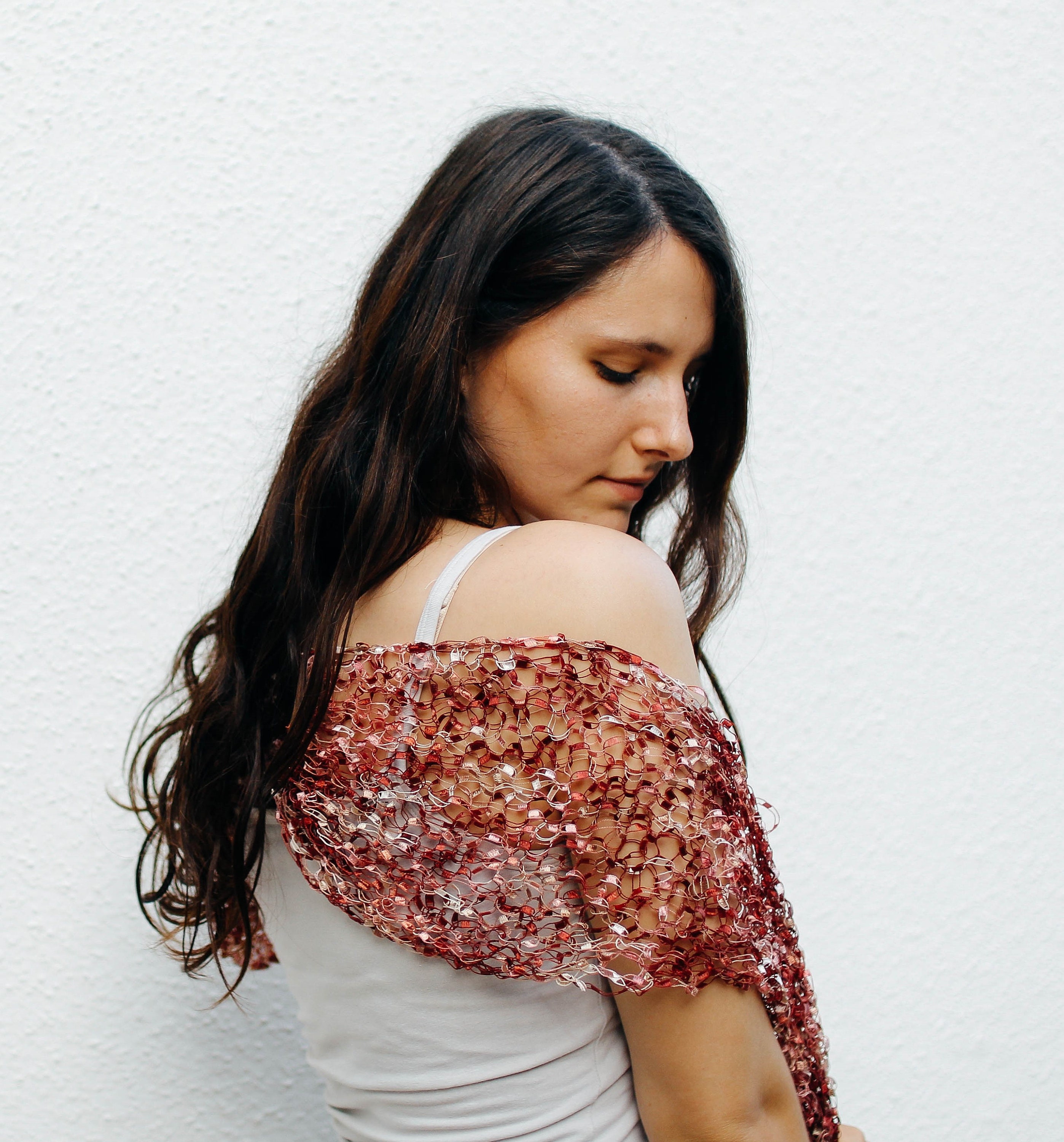 אפי אומנות ברקמה וסריגה | Efi Barkai | Red Ladder Yarn Shawl
