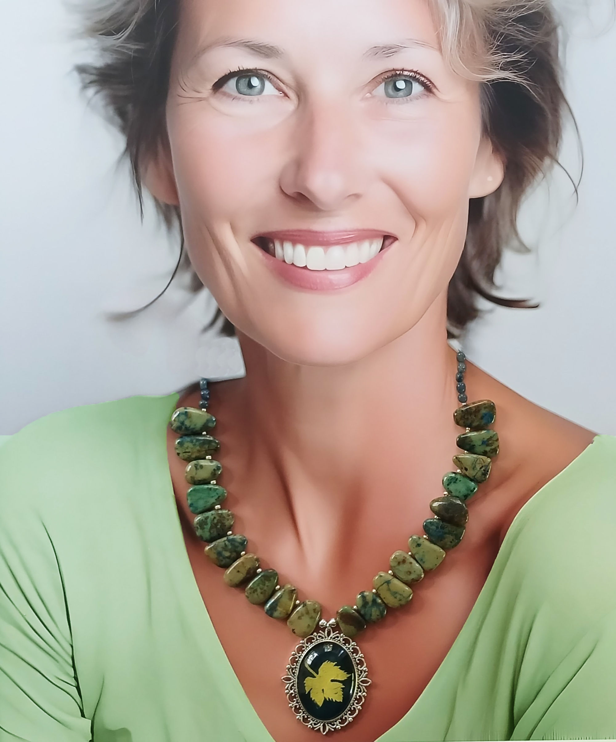 עדי אור דיזיין | שרשרת תליון פיליגרן אובלי מוכסף עם הדפס עלה גפן