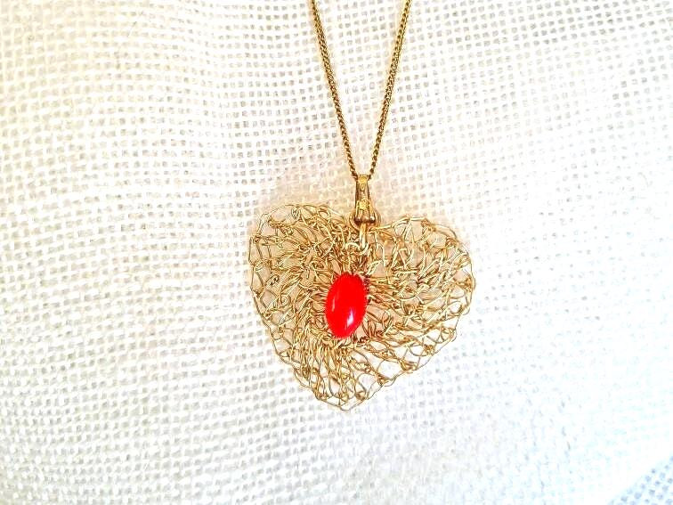 Einat Sandberg |  Heart Necklace with Red Coral מזהב עבודת יד אמן ישראלי