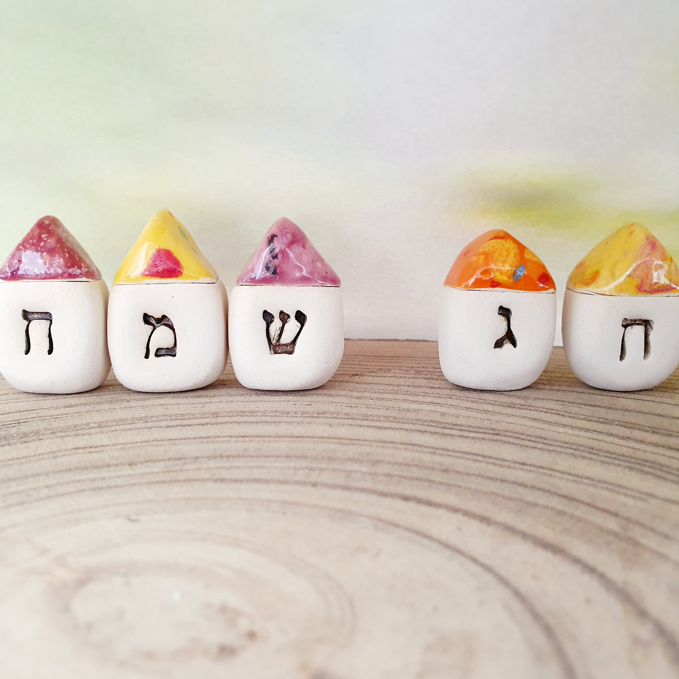 סט בתים מיניאטוריים מקרמיקה - מילה אישית - OP