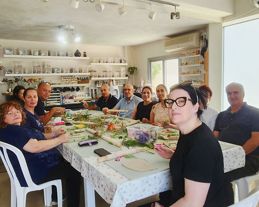 סדנת קרמיקה גינה בצלחת