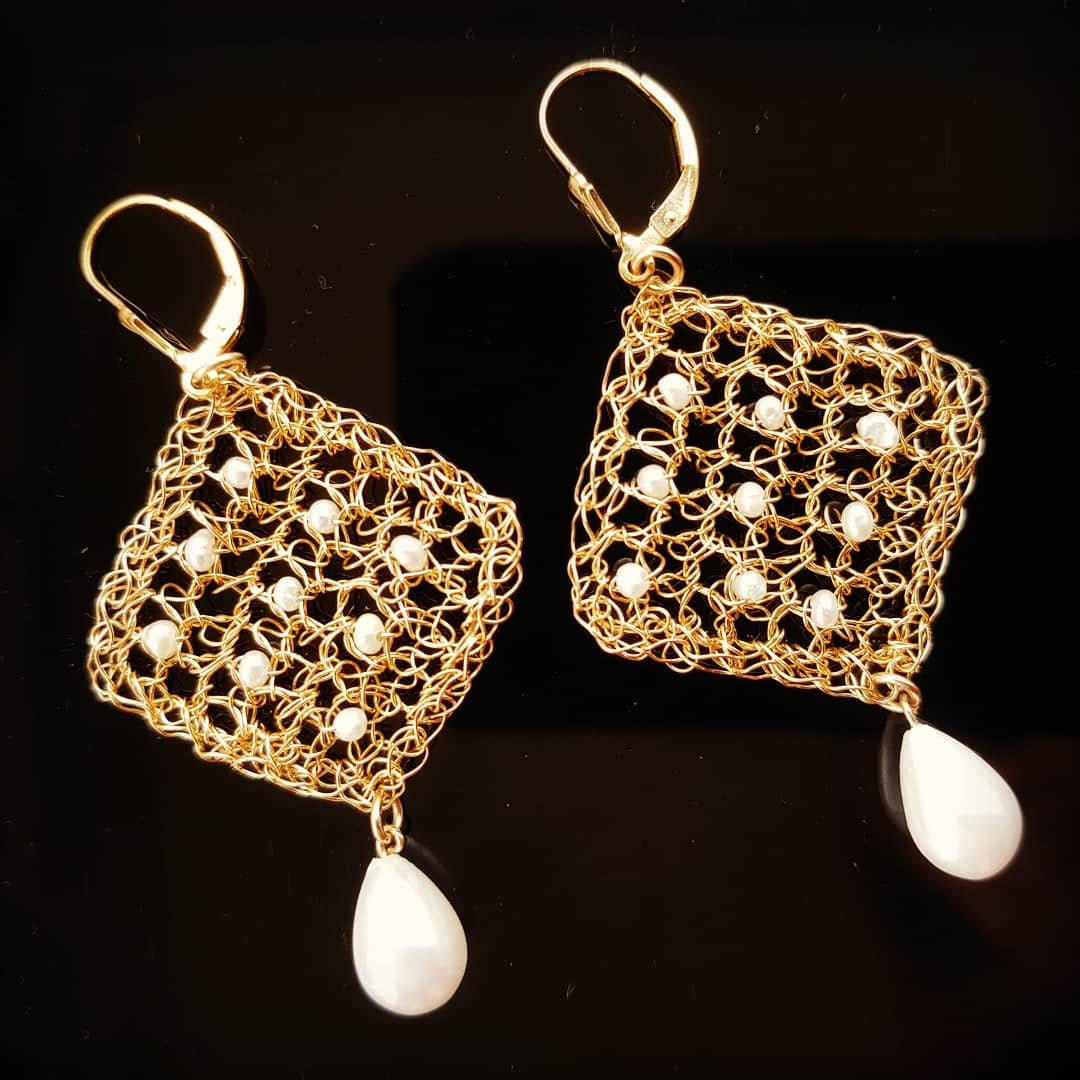 Einat Sandberg | Gold Pearls Bridal Earrings מזהב עבודת יד אמן ישראלי