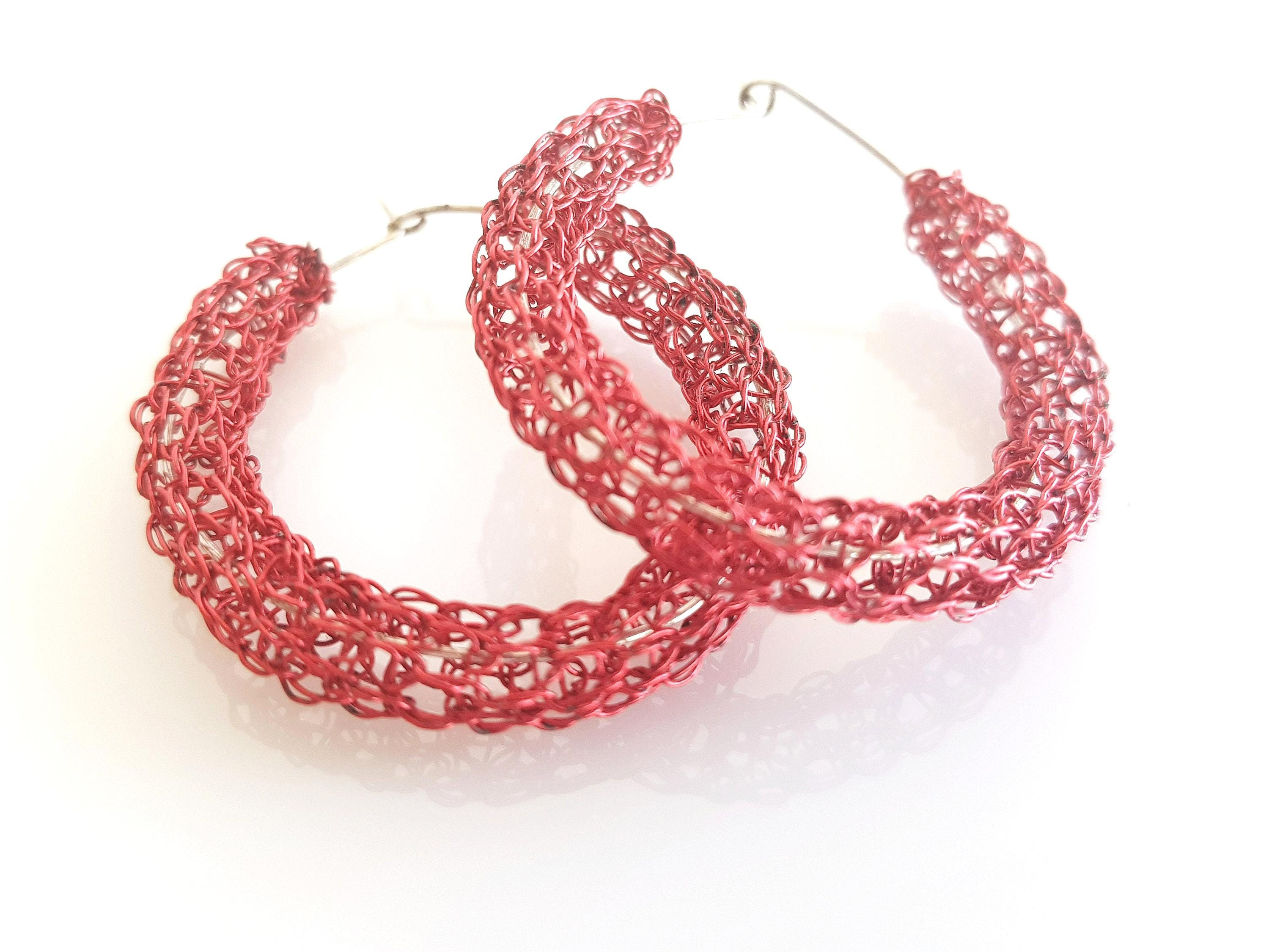 Einat Sandberg Jewelry | עגילי הופ חישוק גדולים אדומים מכסף עבודת יד אמן ישראלי