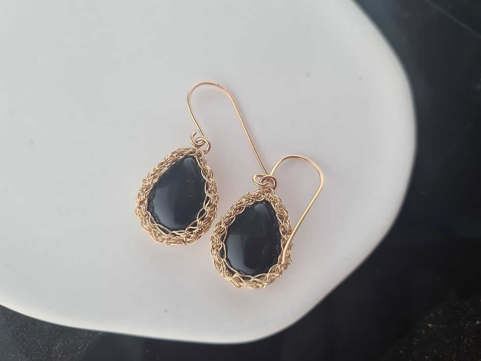 תמונה ממוזערת: Einat Sandberg | Black Onyx Gold Earrings, Long Earrings