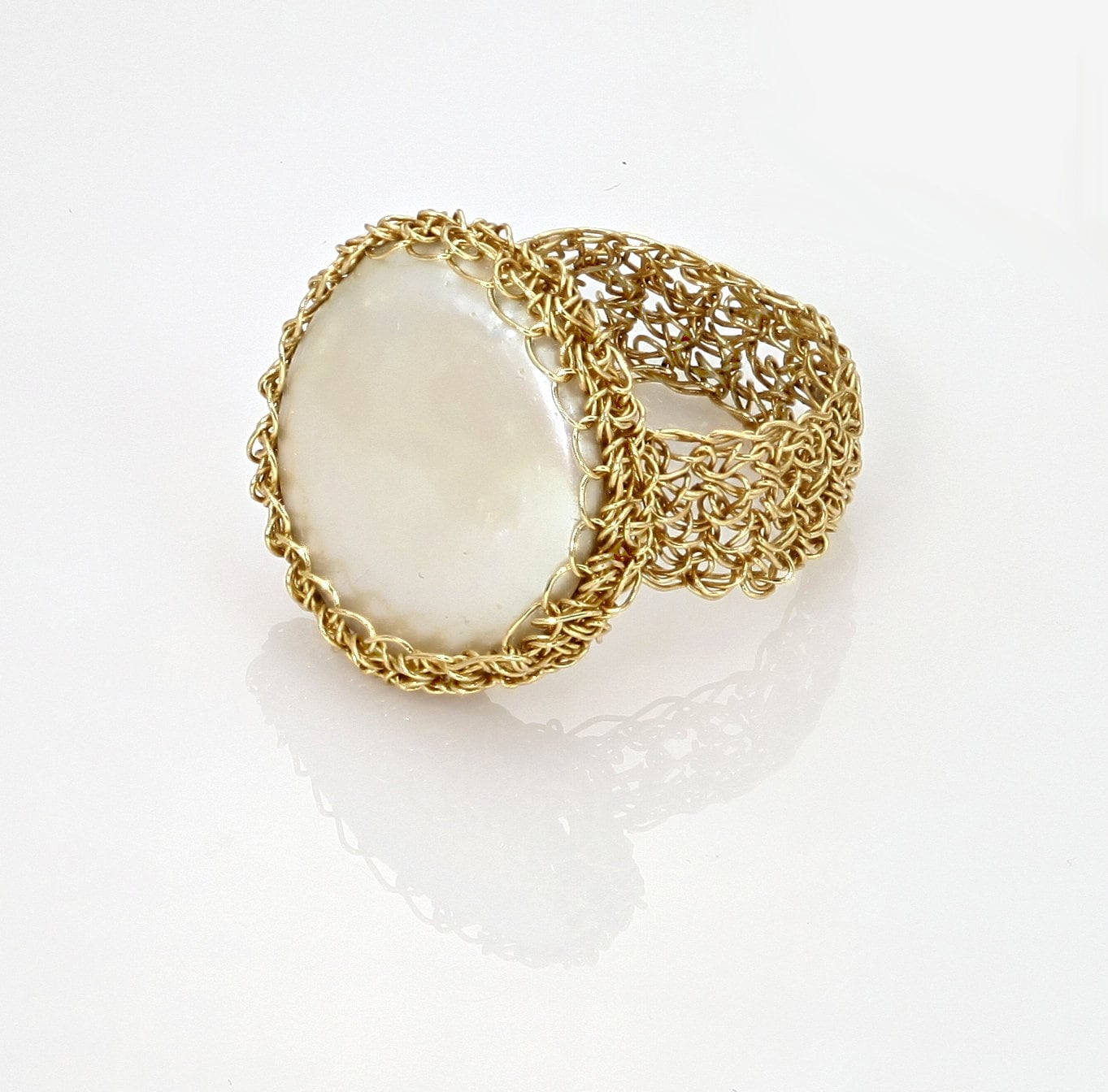 Einat Sandberg | Large Pearl Ring מכסף עבודת יד אמן ישראלי