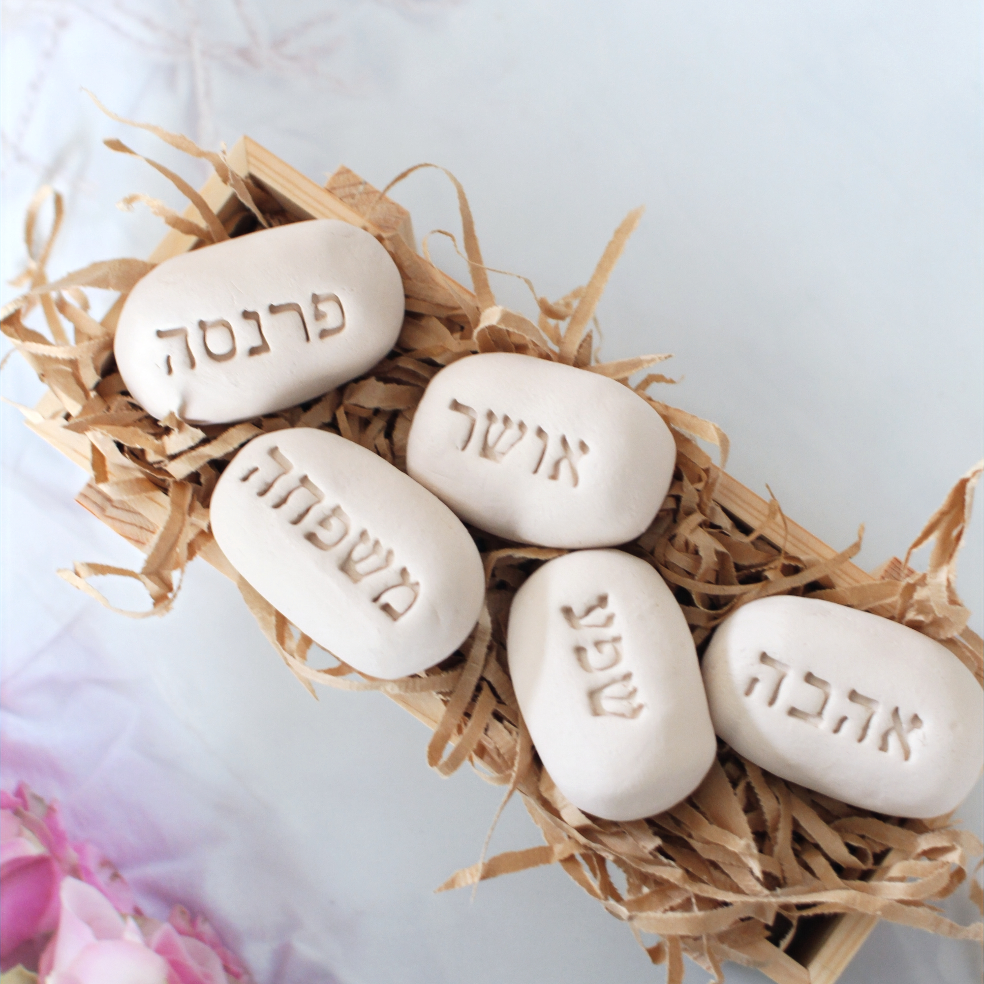 אבן קרמיקה בעבודת יד עם מילות השראה - אושר - OP