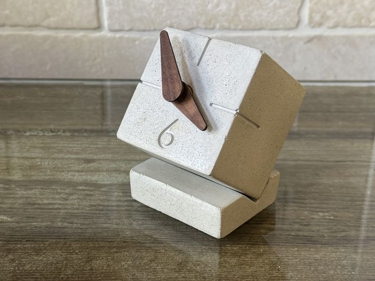 Concrete Time - שעון שולחני