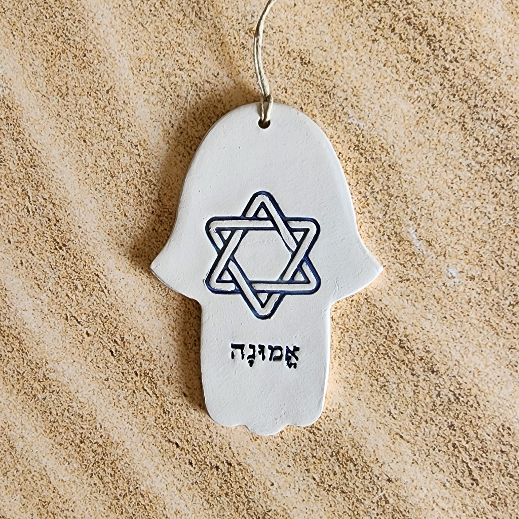 חמסה מקרמיקה בעבודת יד עם מגן דוד ומילת השראה - OP