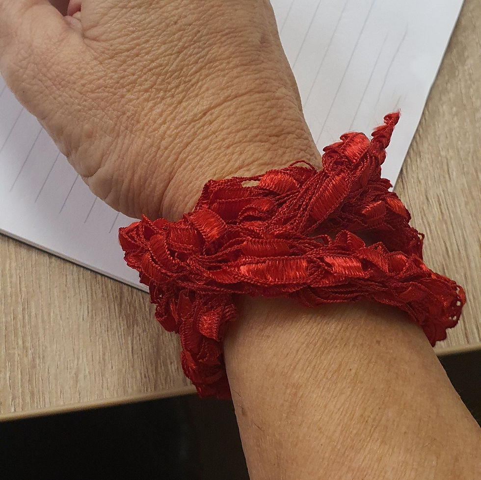 תמונה ממוזערת: Efi Barkai | Red Knitted Ladder Yarn Shawl