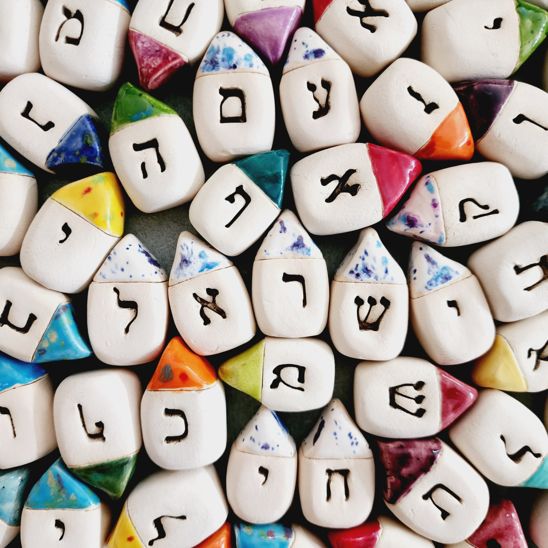 מתנה ייחודית - בתים מקרמיקה עם אותיות - OP