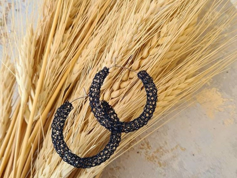 Einat Sandberg | Midnight Navy BLUE Hoop Earrings מכסף עבודת יד אמן ישראלי