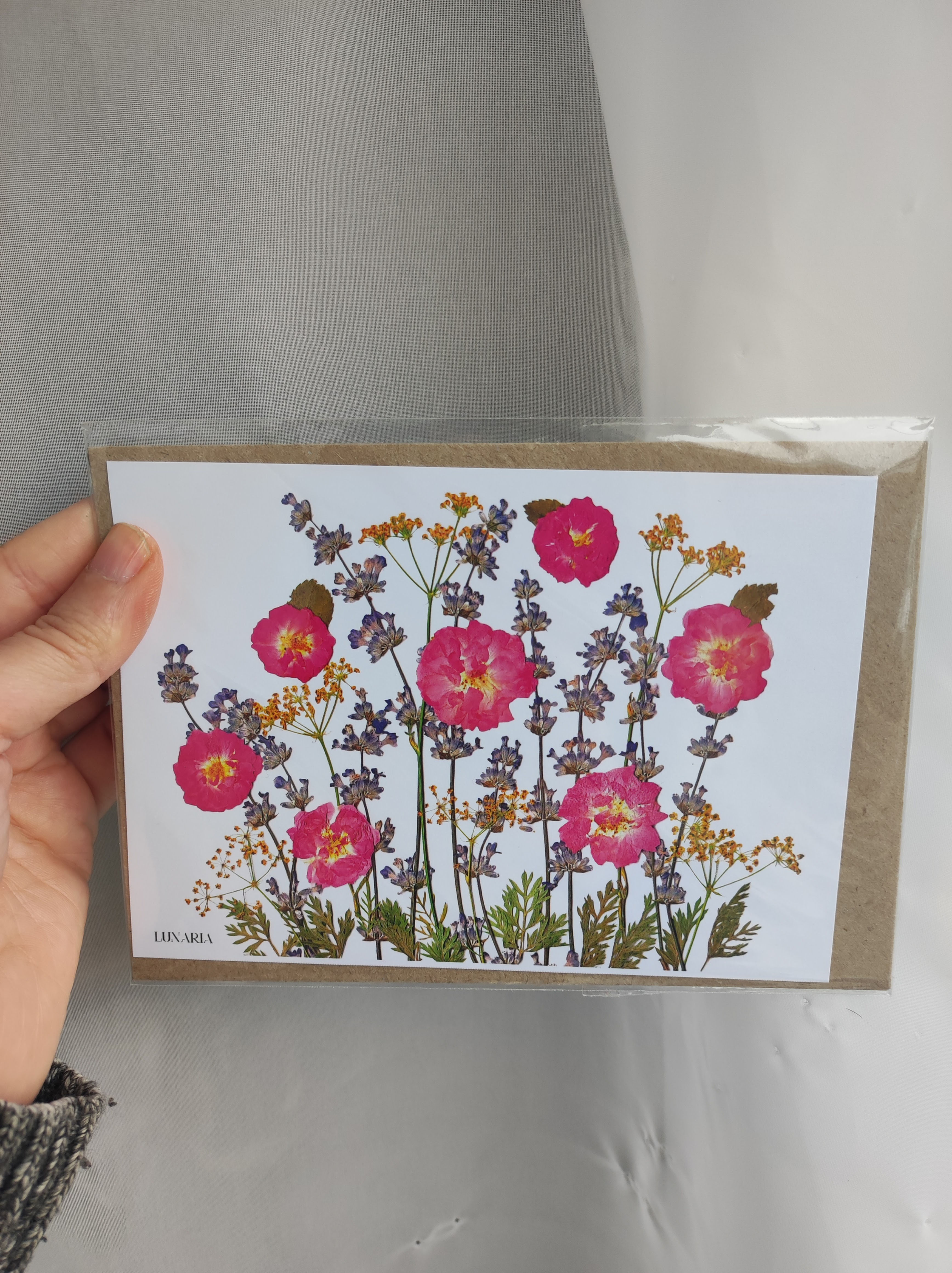 Картичка с цветен принт лавандула