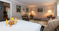 living room crown moulding