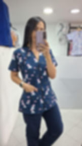 Gabacha estampada antifluido con diseño de pajaritos para profesionales de salud, educación y cocina - Varasa Scrubs