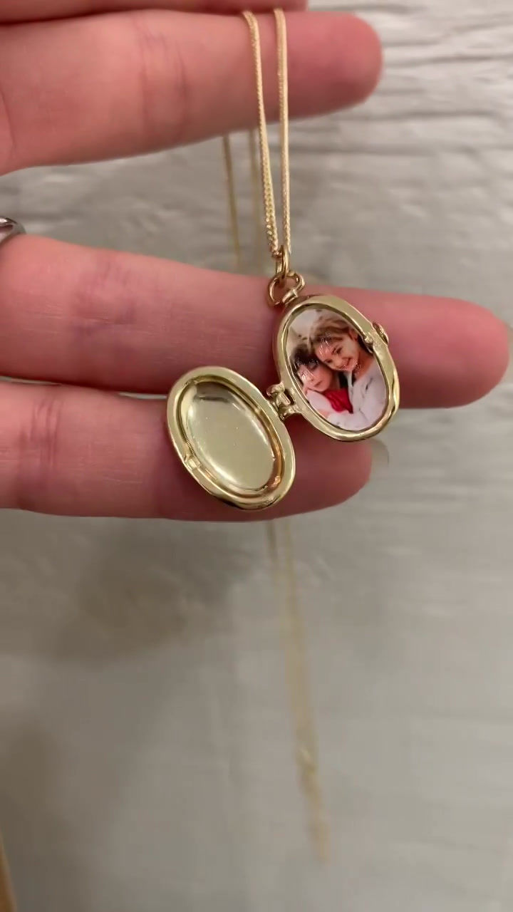 Thumbnail: Locket Necklace