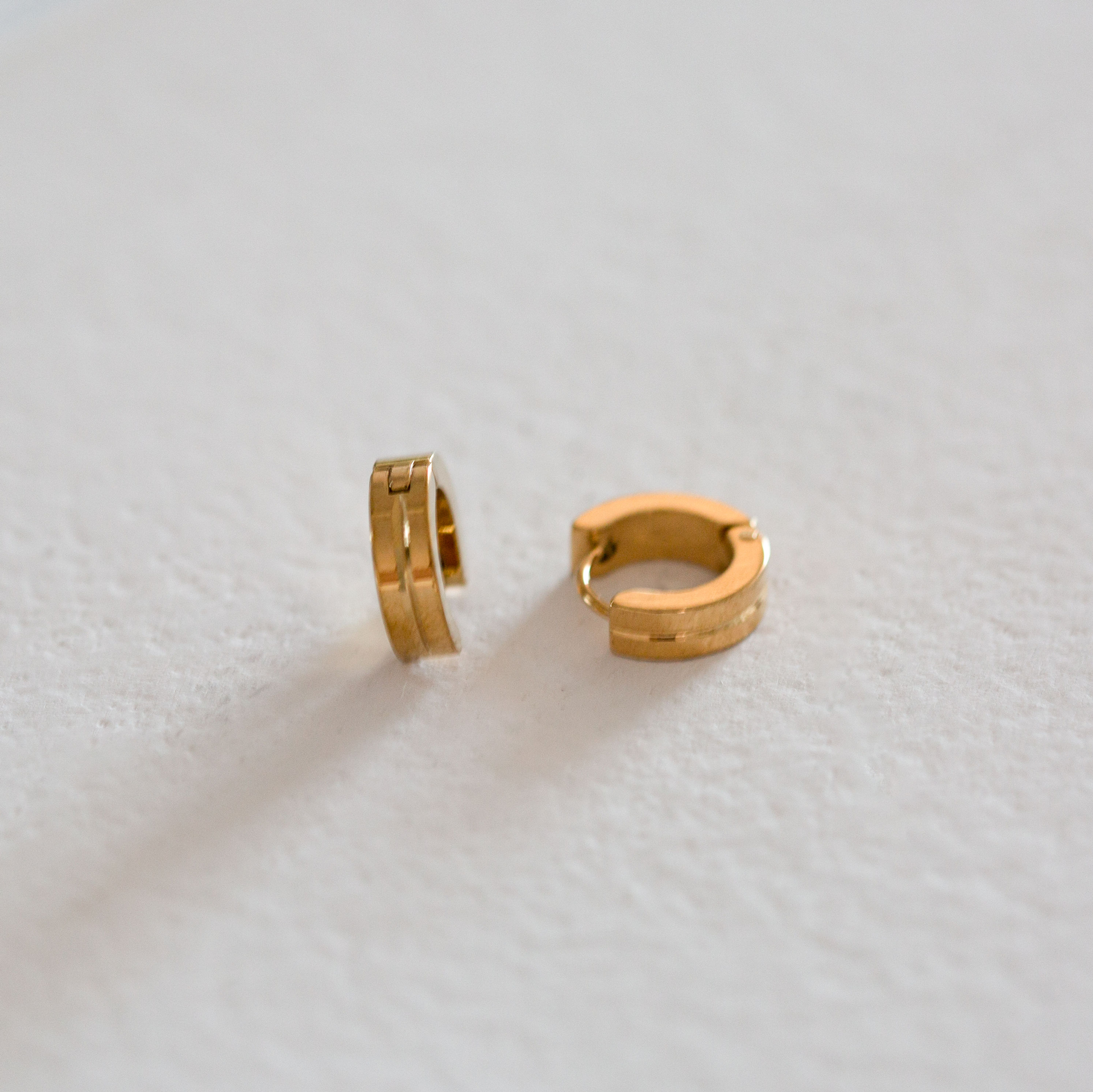 Edgy Center Lined Hoops