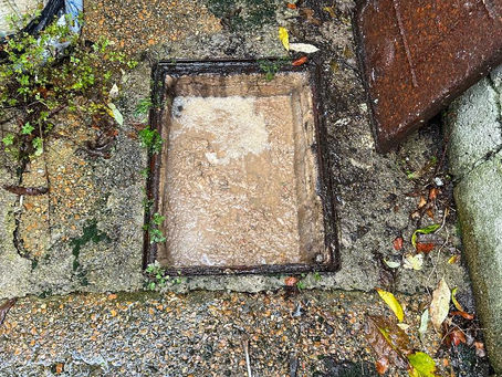 Blocked Toilet Solutions: Quick Fixes and When to Call a Professional