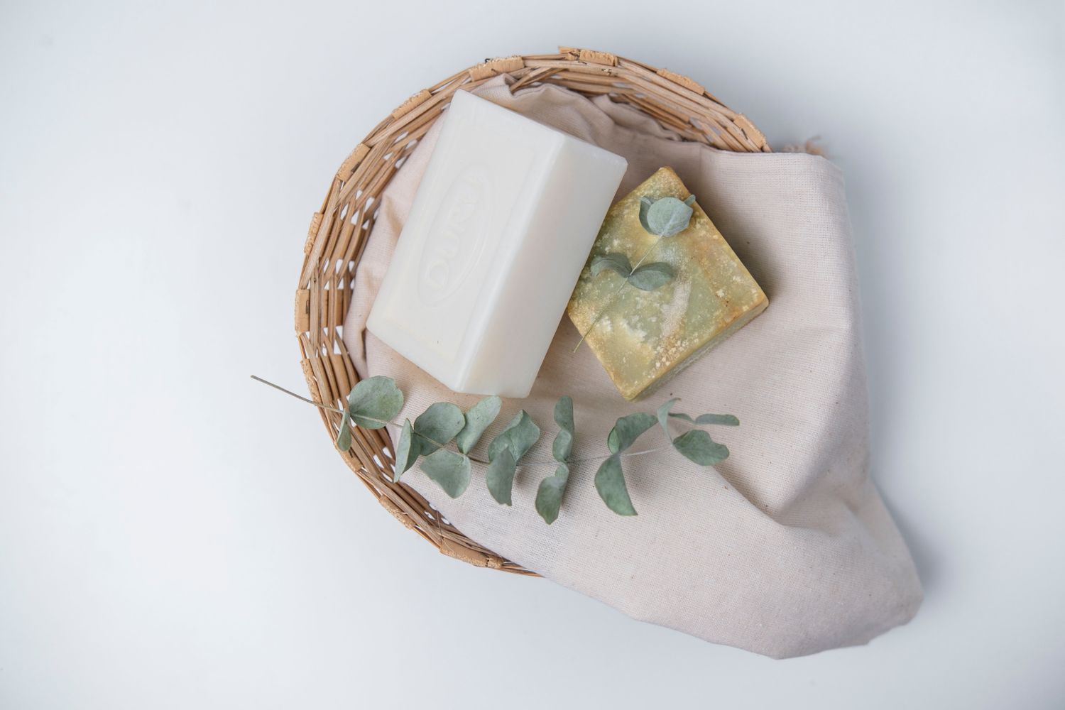 Savon naturel à l'argile pour nettoyage doux et abrasif