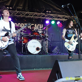 A hard rocking youthful three piece that appear egoless but transfused with rock energy. Bringing together nineties rock, thrash and heavy metal they were the Ausland181 Find of the Festival.     Don't forget to SCROLL DOWN and CLICK.