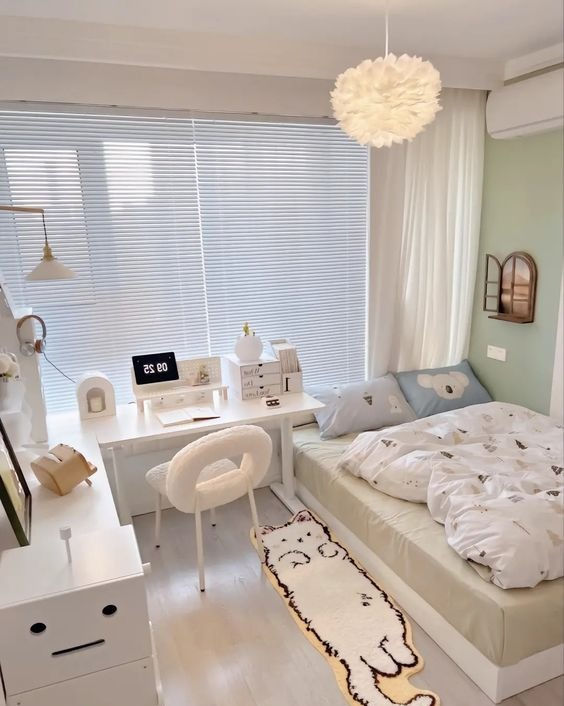 căn hộ studio bàn làm việc thảm mèo