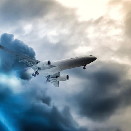 تطمئن و ربّ الطائرة معك.. أفلا تطمئن و رب الأكوان خالقك !