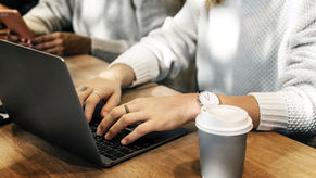 هل عمل المرأة العربية "برستيج" أم حاجة حقيقية؟