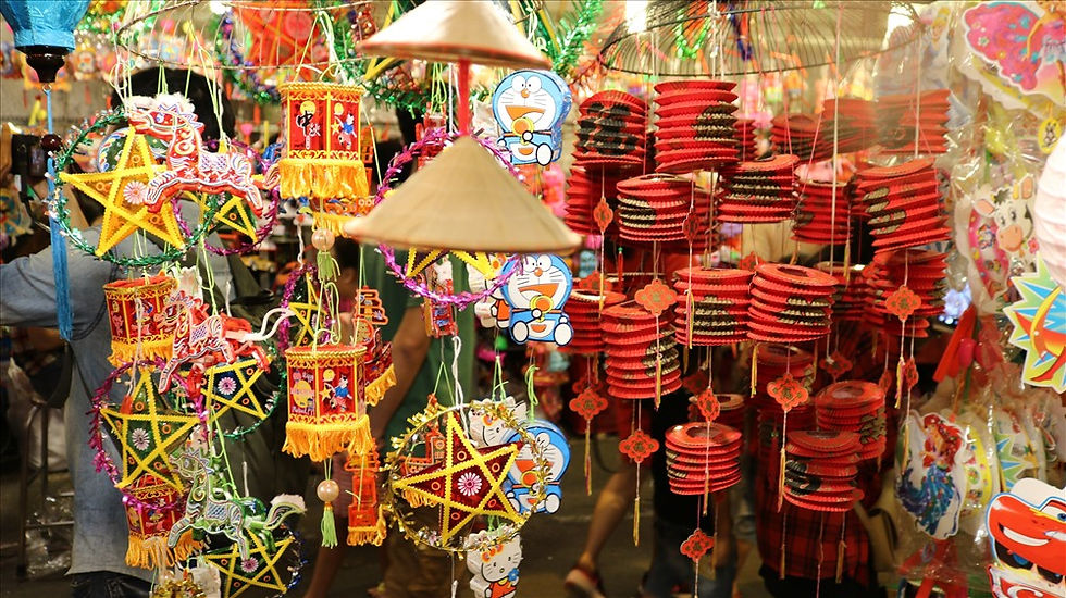 Un negozio si di giocattoli in via Hang Ma nei giorni prossimi alla festa