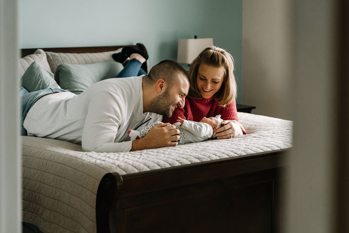 Harrisburg PA newborn photographer photographs new parents with their daughter