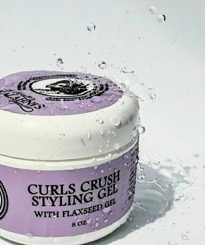 Miniature : Picture of an 8 ounces jar of styling gel with water drops falling on it on a white background.