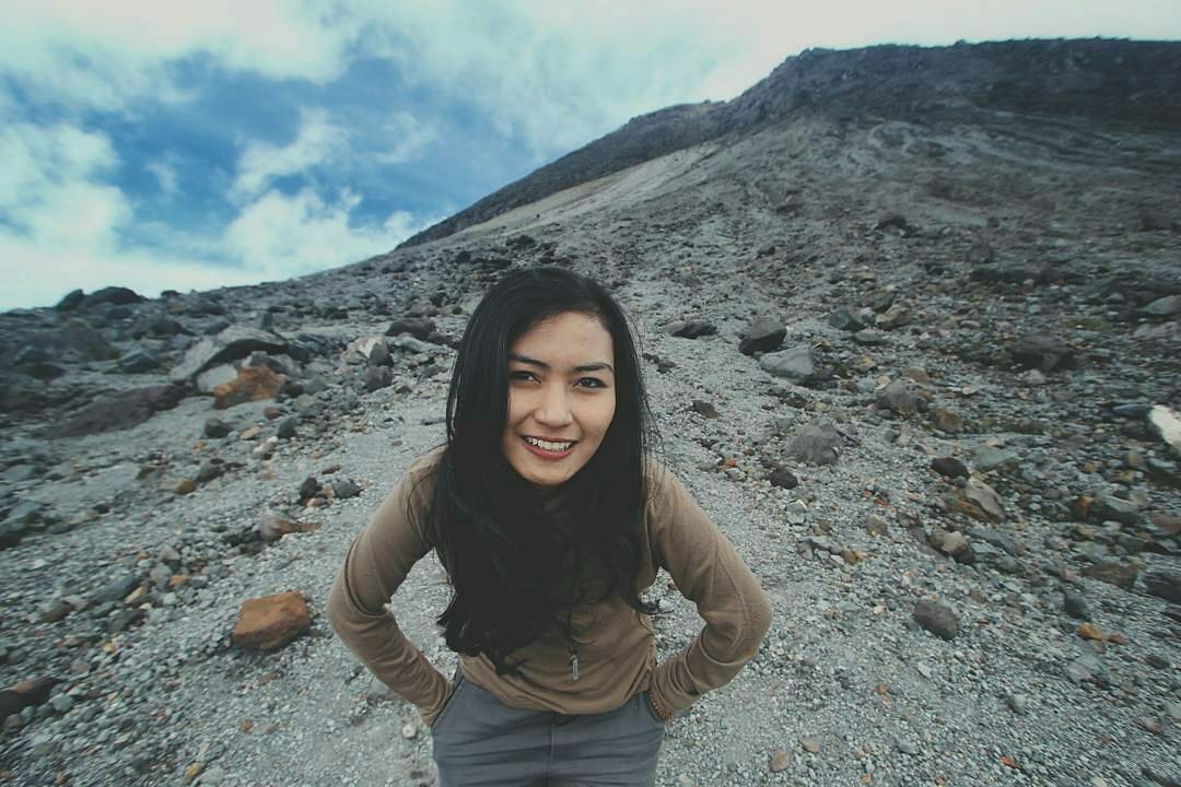 Instagram : @renya.at Pendaki Cantik Gunung Merapi