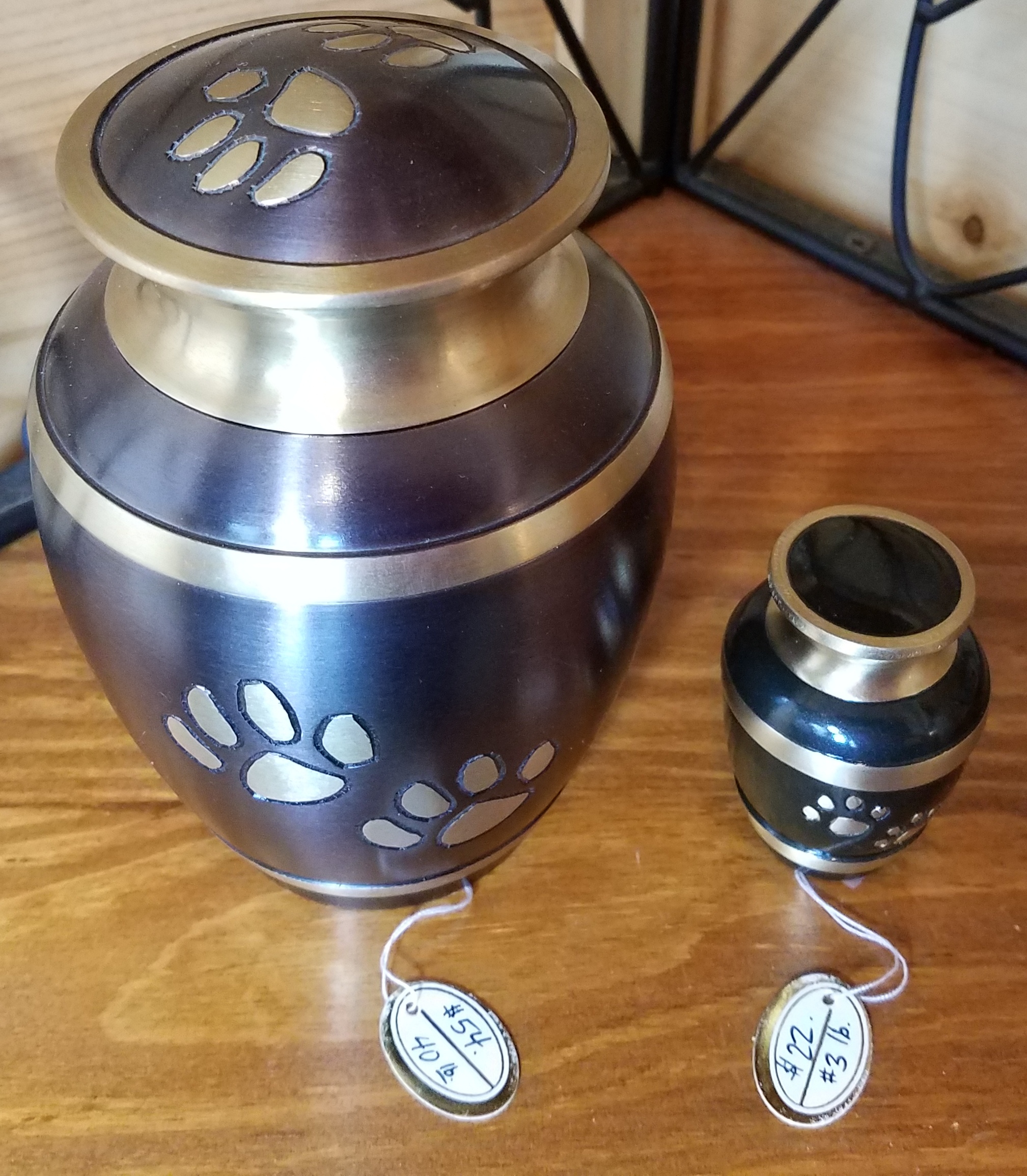 Two tone metal urns