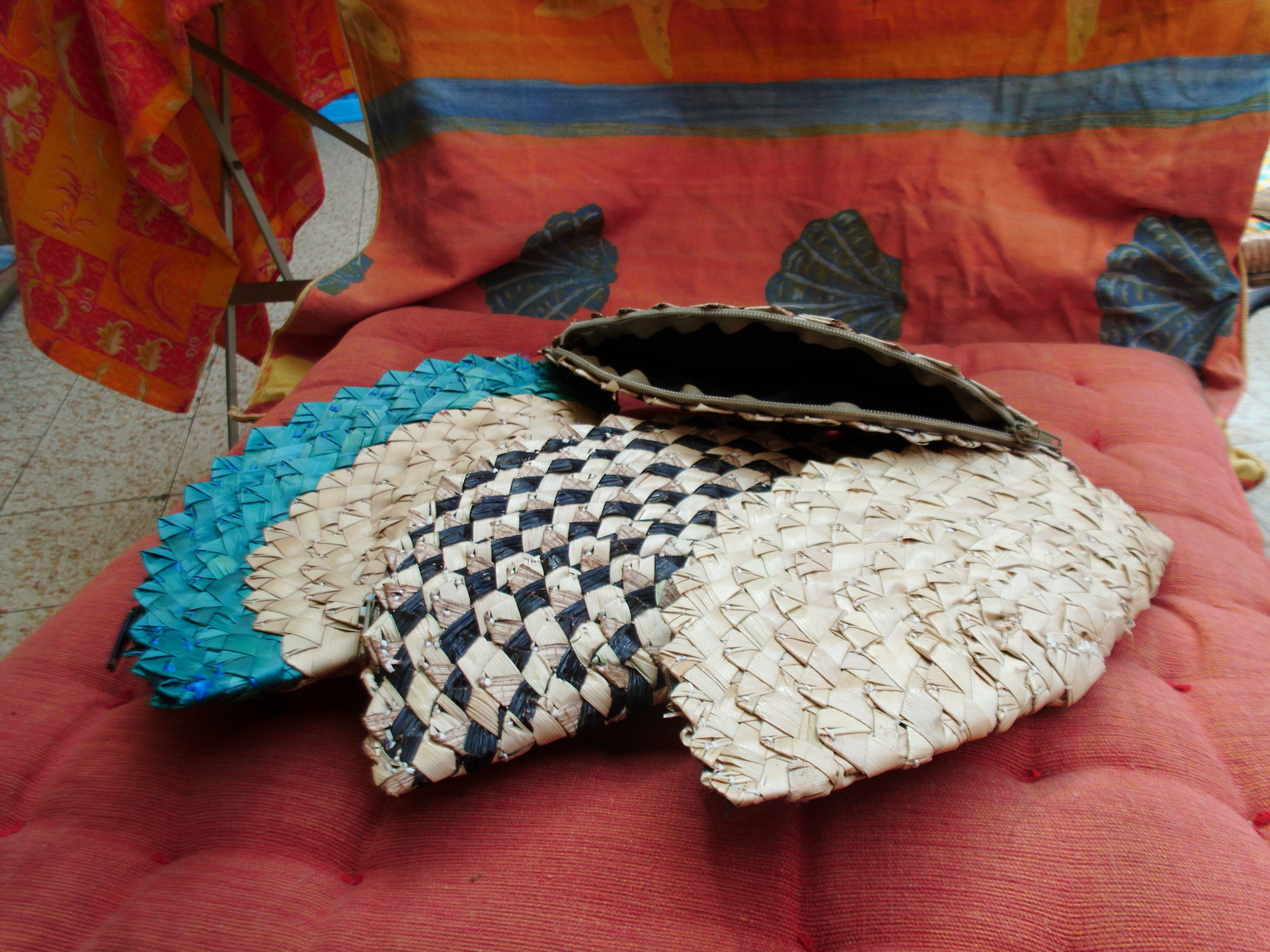 ARTISANAT EN FEUILLES DE BANANIER