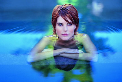 Women_water_blue_eyes_redheads_short_hair_faces_1920x1200.jpg